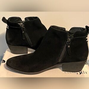Vince Camuto Tricera Suede Booties Black size 9.5
